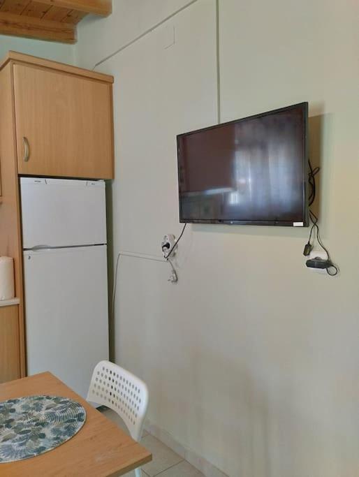 Lovely Guesthouse On The Beach Агия Анна Екстериор снимка